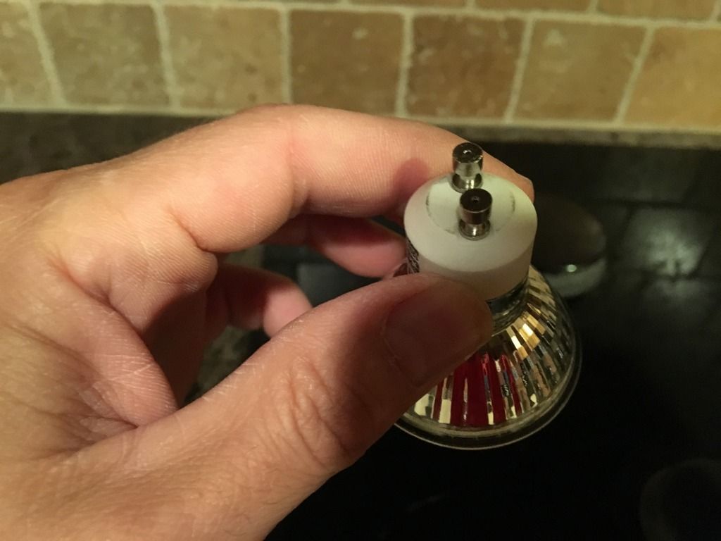 Stove "Range Hood" Can Light New Bulb Not Enough Room With My Hands