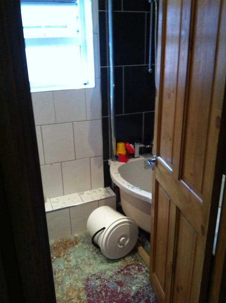 Whoo exploding shower screen, pics BabyCentre